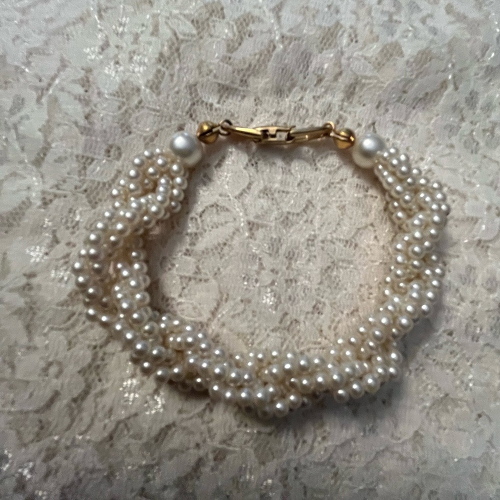 Napier/vintage faux pearl twisted 3 strand bracelet, 7”